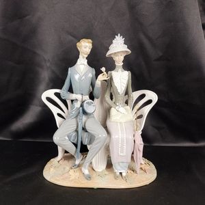 Lovers in the Park, Lladro #1274. Retired